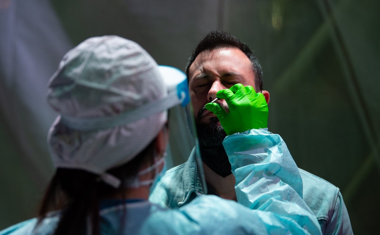 Este es el protocolo a seguir si somos positivos por coronavirus este verano