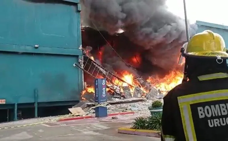 Un centro comercial se incendia y derrumba en Punta del Este (Uruguay)