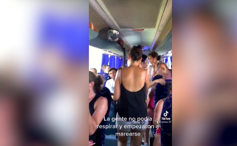 Denuncian las condiciones del Arenal Sound: un bus a más de 40 grados termina con varios atendidos por golpes de calor