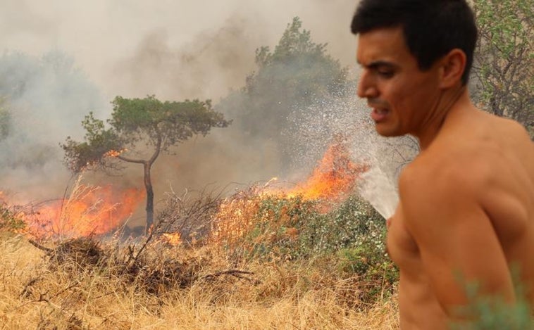 El fuego se desata en Añón de Moncayo (Zaragoza) y obliga a evacuar a mil personas