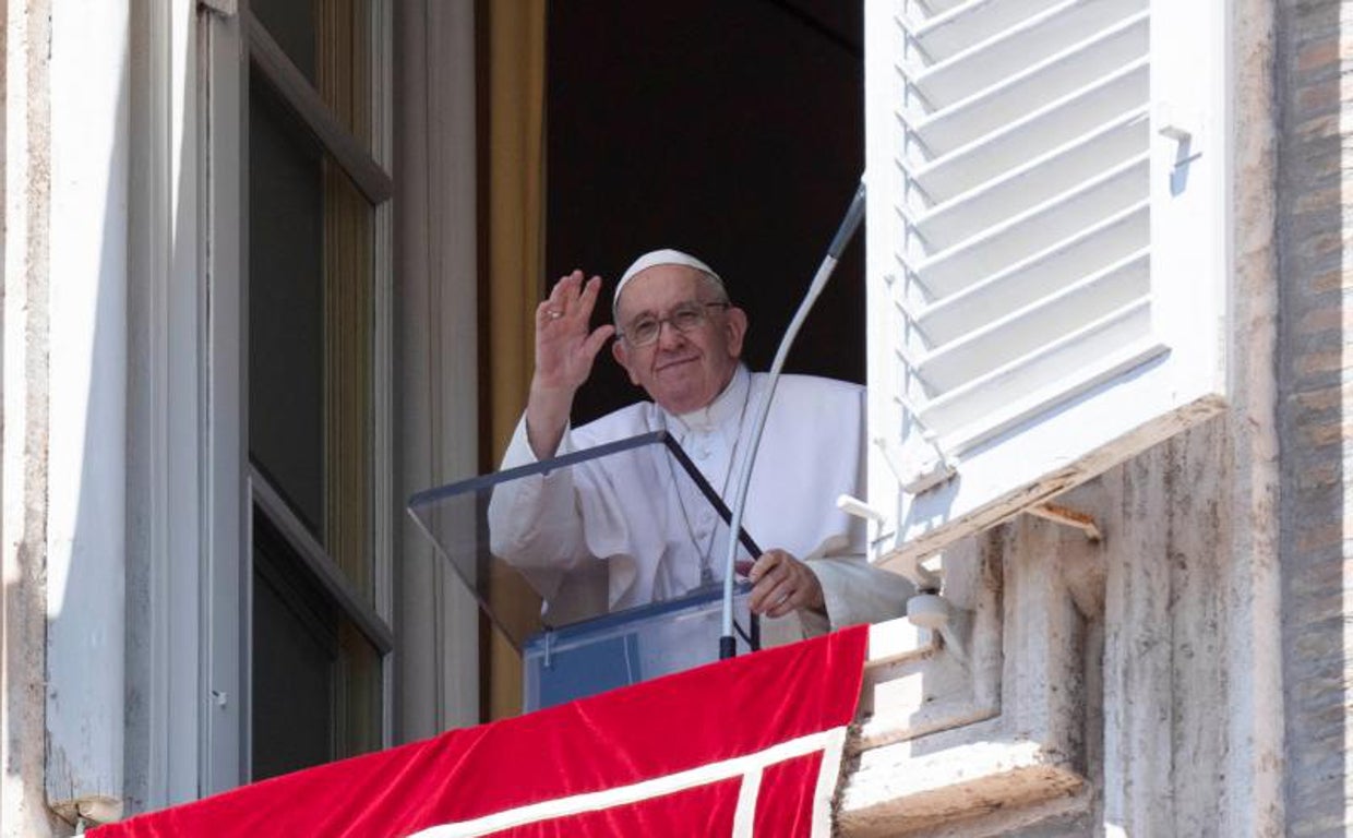 El Papa invoca a la Virgen para dar al mundo la paz y pide rezar por el ...
