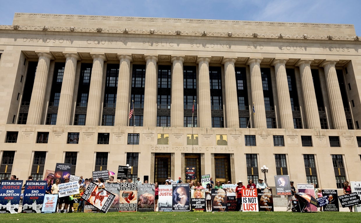 Un juez bloquea parte de la prohibición del aborto en Idaho y abre una nueva batalla legal