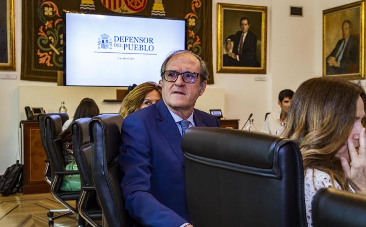 El Defensor del Pueblo, Ángel Gabilondo, a principio de verano, durante la comisión para investigar los abusos en la Iglesia