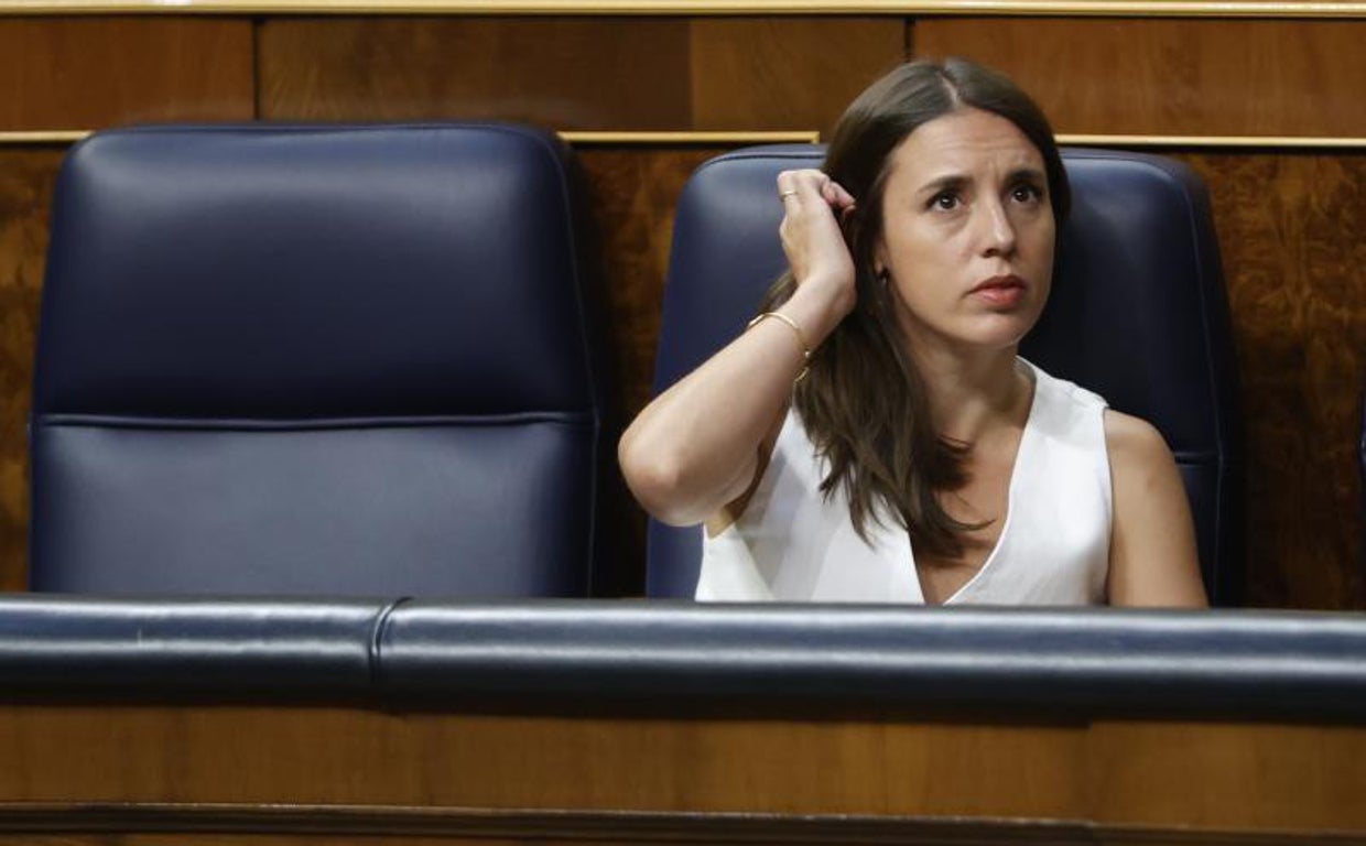 Irene Montero hace pocos días en la bancada azul del Congreso de los Diputados