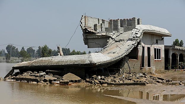 Un edificio destruido por las inundaciones
