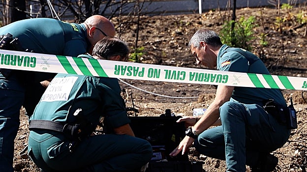 La unidad abriendo el maletín para acceder a su material