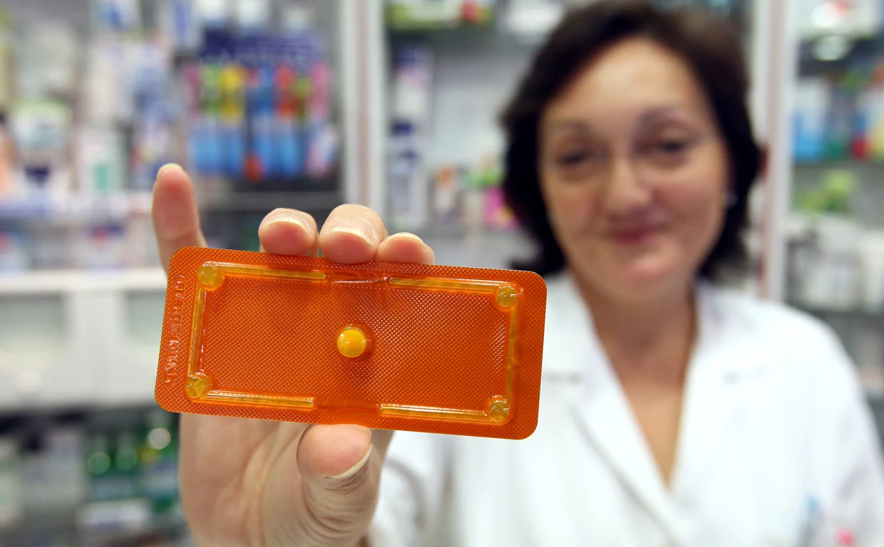 Farmacéuticos y médicos piden dispensar sin receta la píldora anticonceptiva