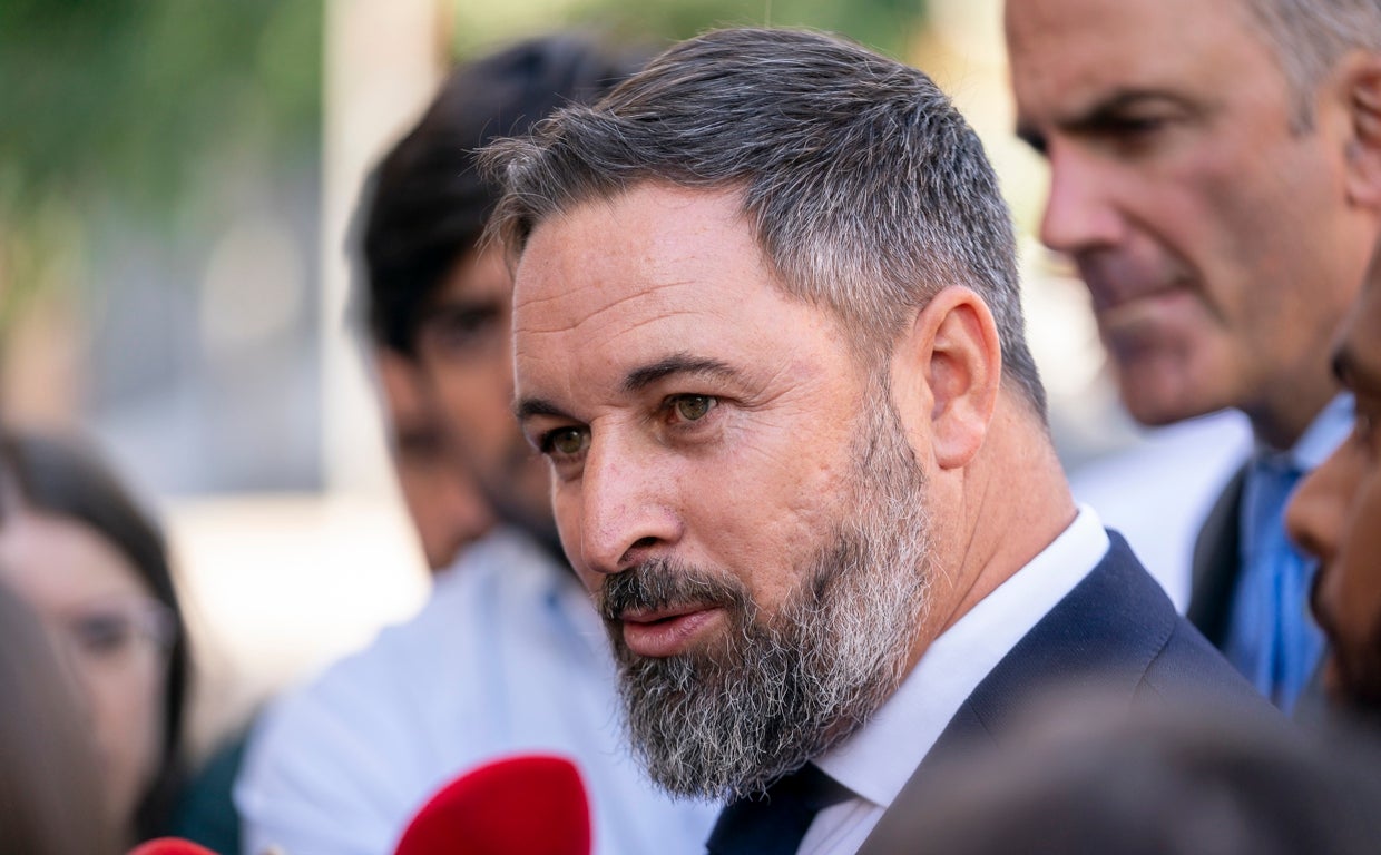 El presidente de Vox, Santiago Abascal, en declaraciones a los medios de comunicación