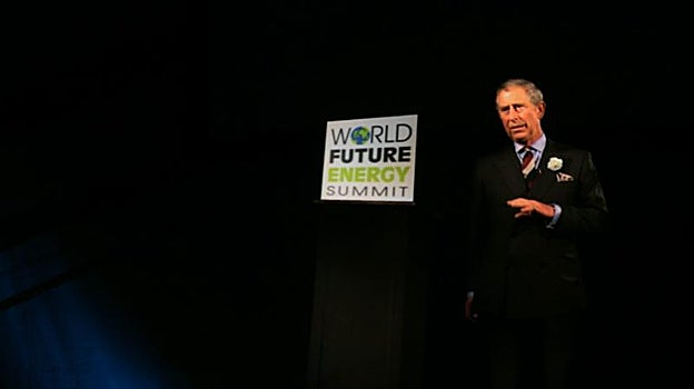Intervención del Príncipe de Gales mediante holograma en la Cumbre Mundial sobre la Energía del Futuro, celebrada en Abu Dhabi en 2008