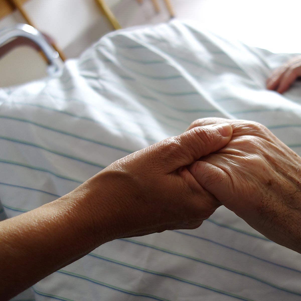 Francia abre la puerta a la regulación de la eutanasia y el suicido asistido