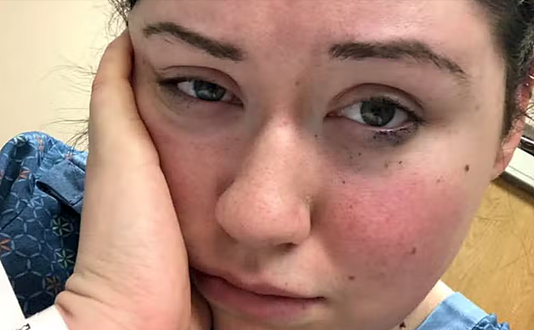 La mujer «alérgica a la gravedad» que no puede levantarse sin desmayarse: «Estoy en cama 23 horas al día»