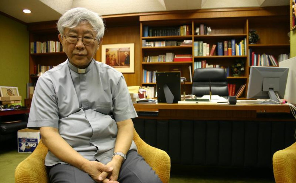 El cardenal Zen en 2006, en su despacho de Hong Kong, en una entrevista que concedió a ABC