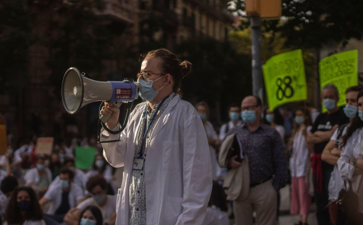 Los médicos se fugan a Europa a hacer el MIR para no ser mileuristas