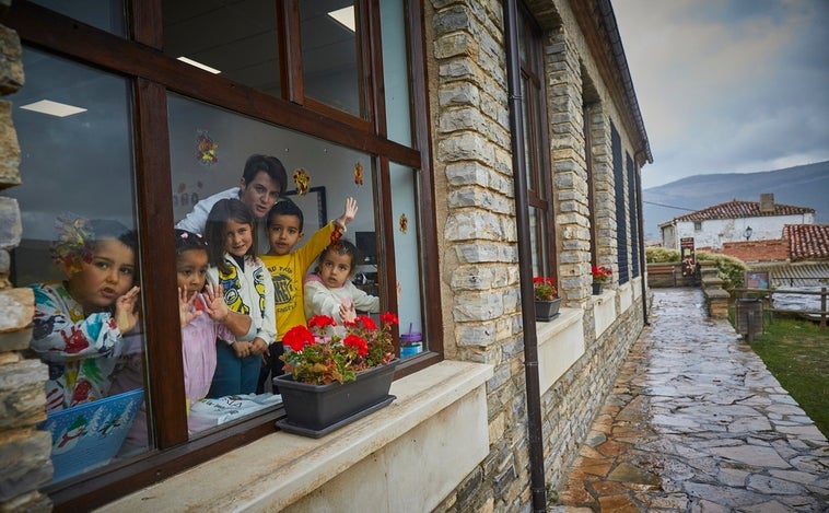 La 'España repoblada': la lucha de un pueblo de Soria para reabrir su escuela 43 años después