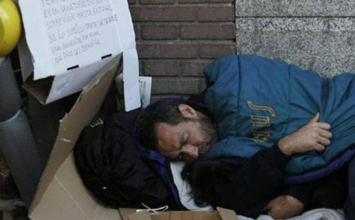 Casi un 80 por ciento de las personas sin hogar son hombres y más de la ...