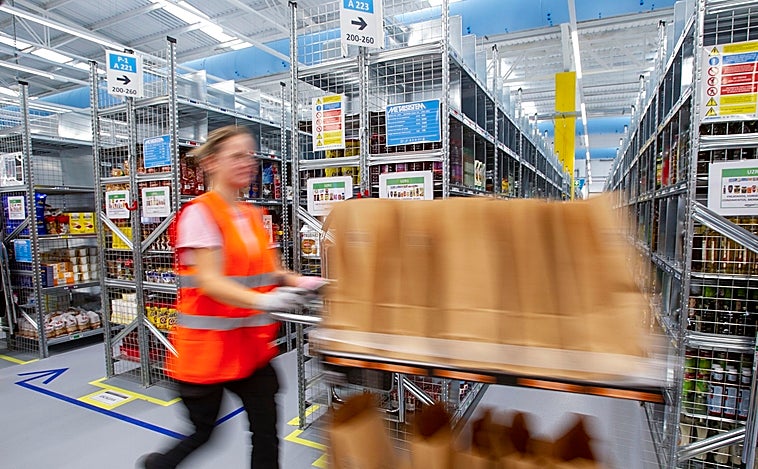 Encuentran muerto a un repartidor de Amazon atacado por dos perros