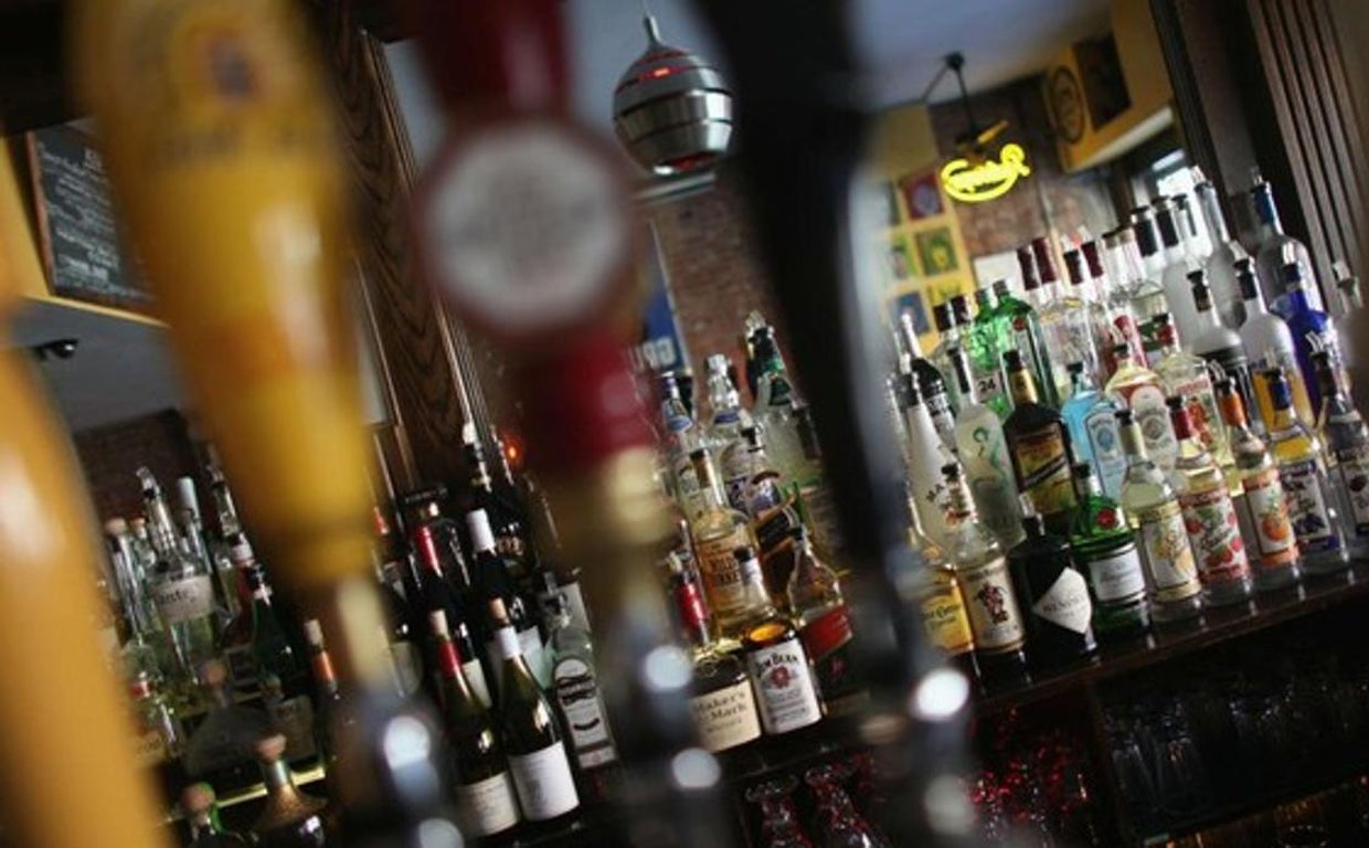 Botellas de licor en un bar