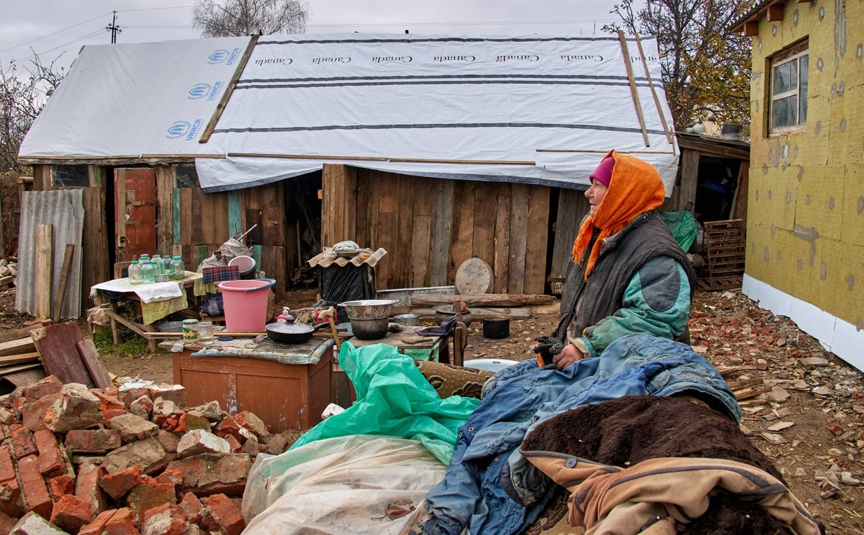 Una escena de la vida en la región ucraniana de Kharkiv tras la invasión rusa.