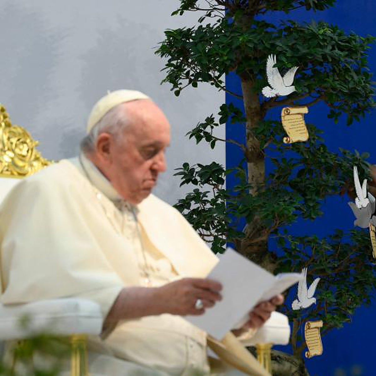 El Papa a jóvenes en Baréin: «No permitáis que diferencias de raza, cultura o religión se transformen en temor que aísla»