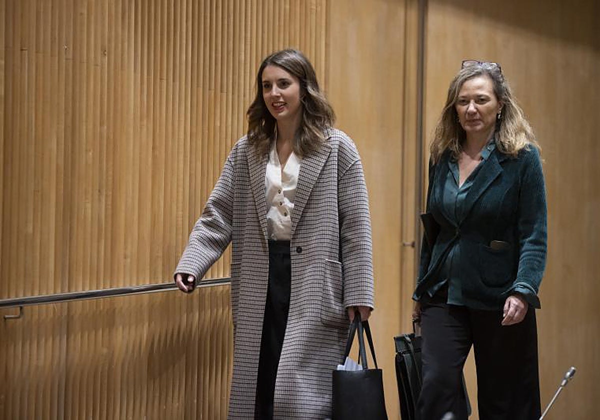 Victoria Rosell, junto a Irene Montero