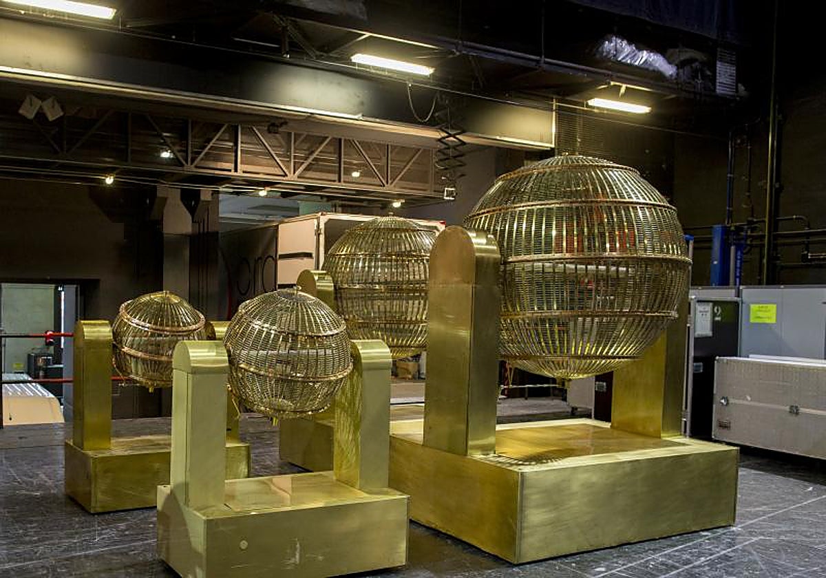 Los bombos del sorteo de la Lotería de Navidad, en el Palacio Real