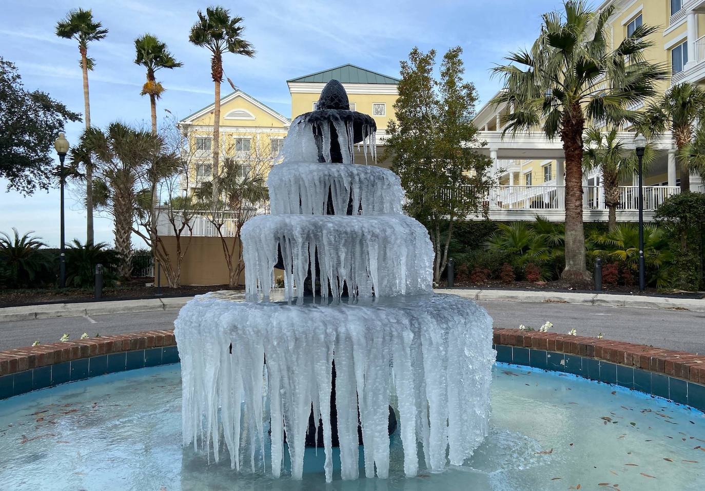 Ciudades habitualmente cálidas o al menos no con temperaturas tan frías, como Charleston (Carolina del Sur), también sufrieron las inclemencias de los vientos árticos