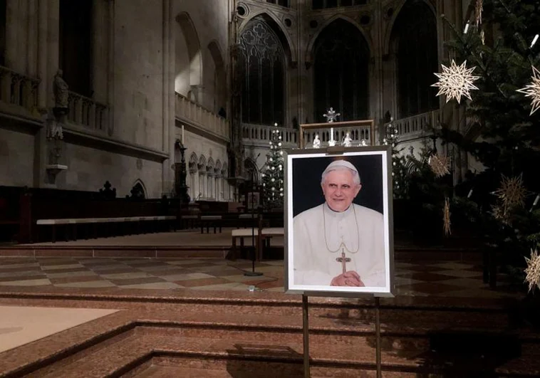 La Iglesia empieza a despedirse de Benedicto XVI