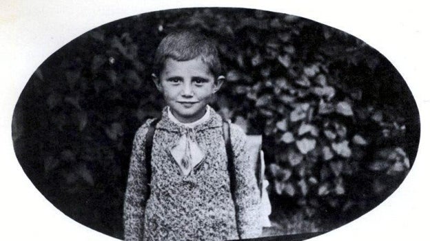 Joseph Ratzinger en una foto de sus primeros años en la escuela