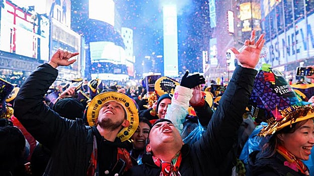Las celebraciones masivas en EE.UU., como Nochevieja, han favorecido la difusión de las variantes de Ómicron