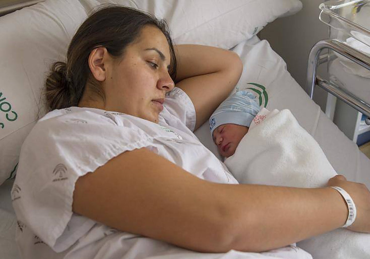 Mujer con su recién nacido