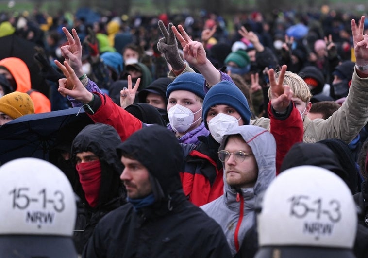 Los activistas alemanes continúan su campaña en la mina de Hambach