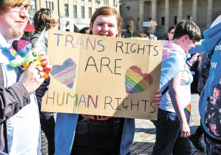 El Gobierno británico tumba la 'ley trans' escocesa que reducía a 16 años la edad para cambiar de género