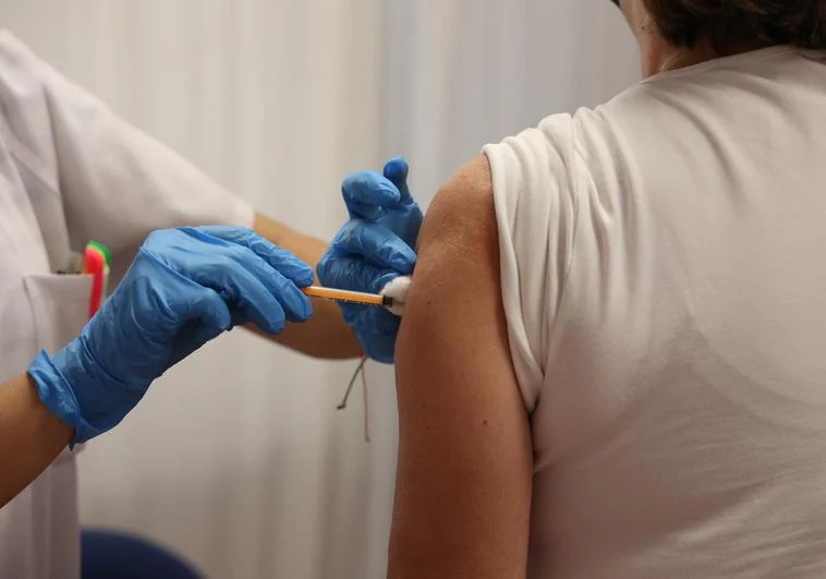 Como la gripe: EE.UU. propone una vacunación anual contra el covid
