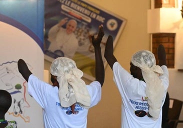 Violaciones, mutilaciones y canibalismo: las víctimas de las milicias del Congo relatan al Papa las torturas que sufren a diario