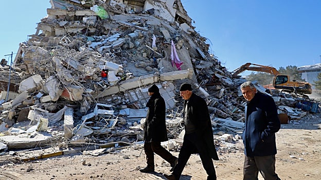 El terremoto derrumbó totalmente 500 edificios en Nurdagi
