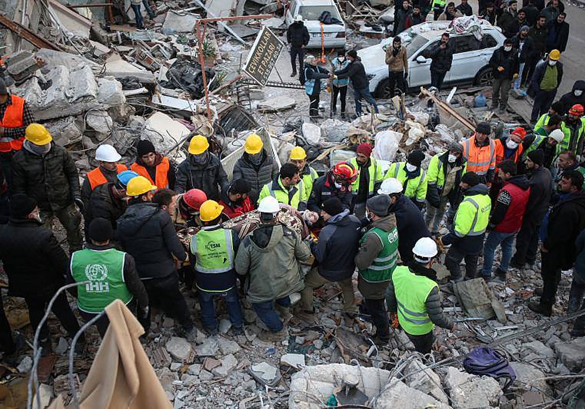 Los rescates continúan en el sur de Turquía