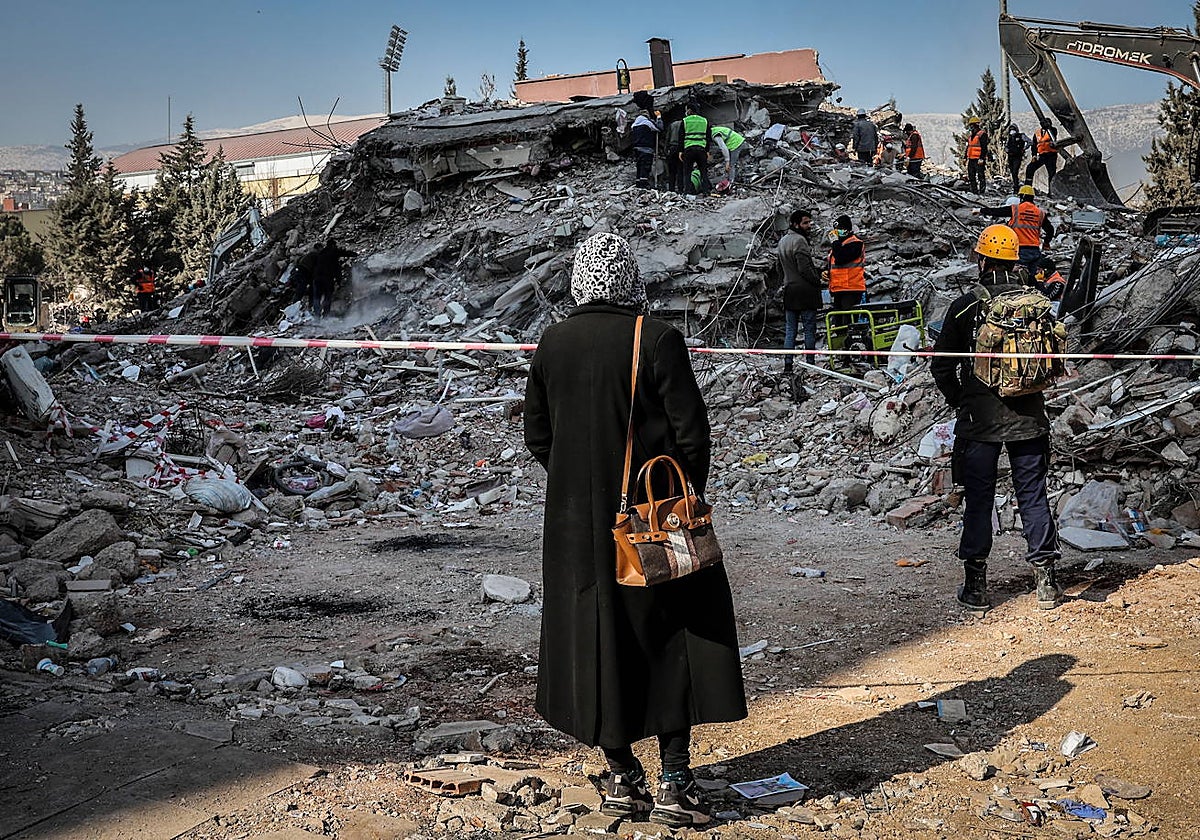 Las operaciones de rescate continúan en Kahramanmaras después del poderoso terremoto
