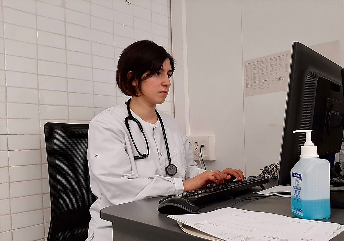 Rosa Pahissa, en el hospital donde hace la residencia