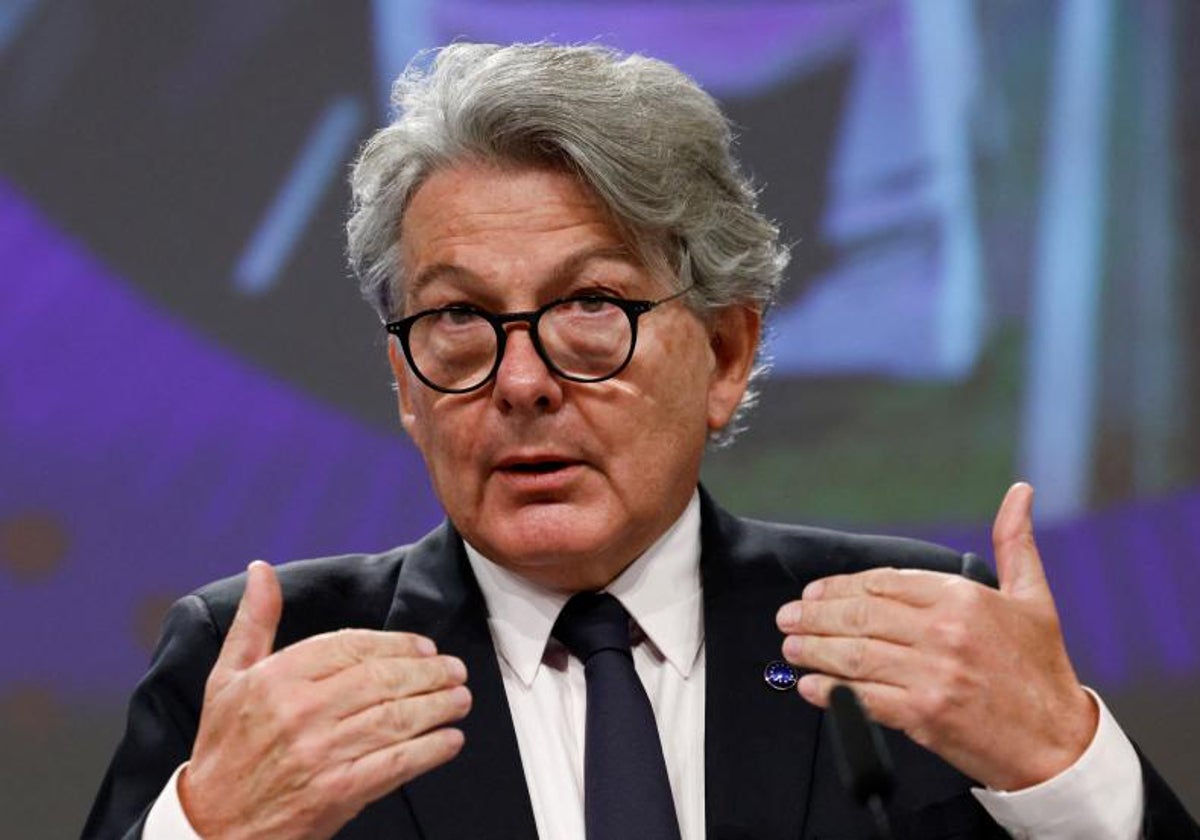 El comisario europeo de Industria, Thierry Breton, dijo a la prensa que la Comisión vela por «la ciberseguridad, la protección de sus empleados y de todos los que trabajan» en esa institución