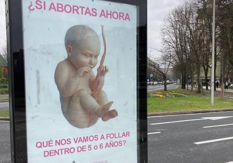 Retiran en San Sebastián un provocador cartel que simulaba ser de la Conferencia Episcopal