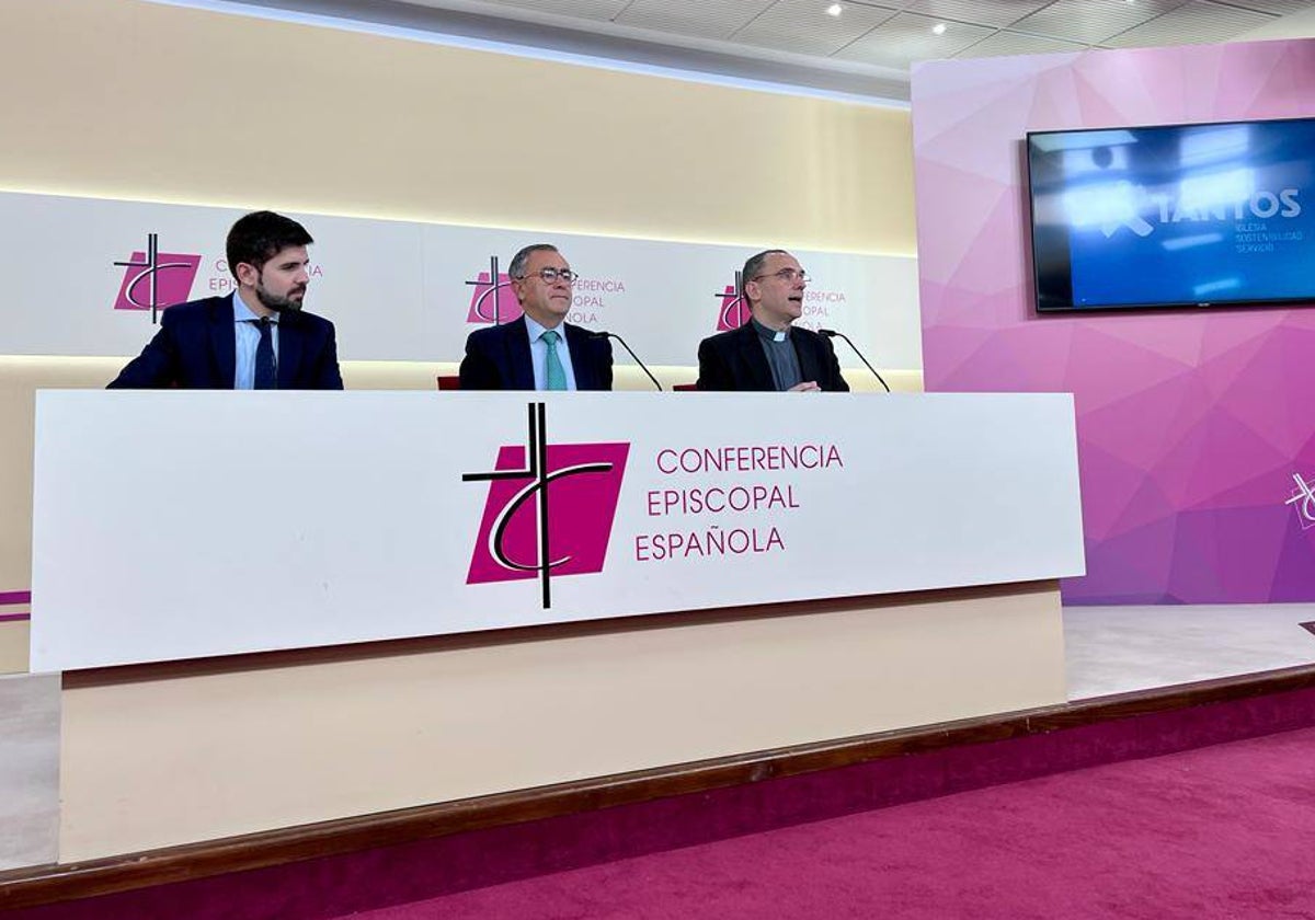 José María Albalad, Fernando Giménez Barriocanal y Josetxo Vera (de izquierda a derecha)  durante la rueda de prensa