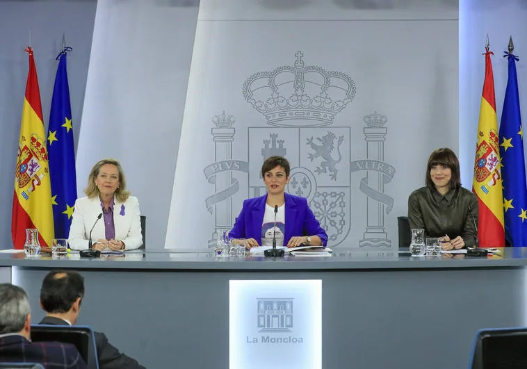Nadia Calviño, Isabel Rodríguez y Diana Morant, en el Consejo de Ministros