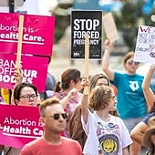 Cinco mujeres denuncian al estado de Texas por negarles el aborto por emergencia médica