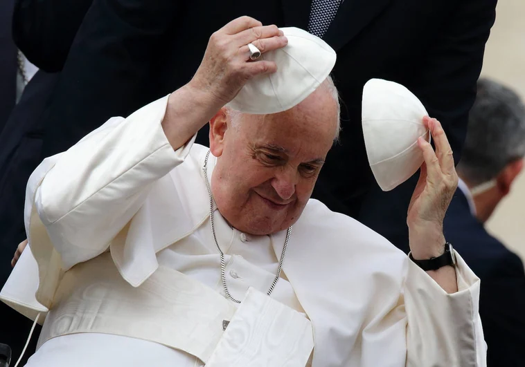 El Papa, sobre el celibato opcional: «Que lo decida mi sucesor si lo cree conveniente»