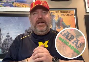 Larry, el americano enamorado de España, añade un nuevo tatuaje a su colección: Mercadona
