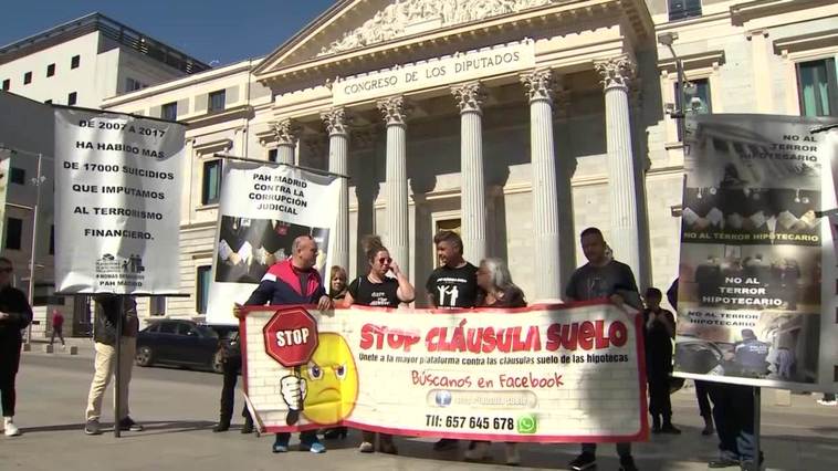 Concentración frente al Congreso por la subida de las hipotecas