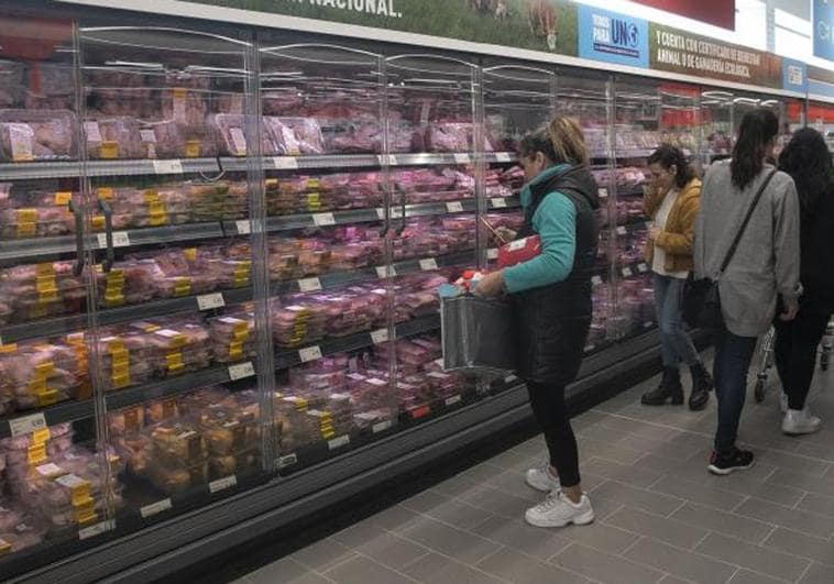 Consumo amplía la alerta por listeria: una segunda marca ajena a Lidl vende el embutido afectado