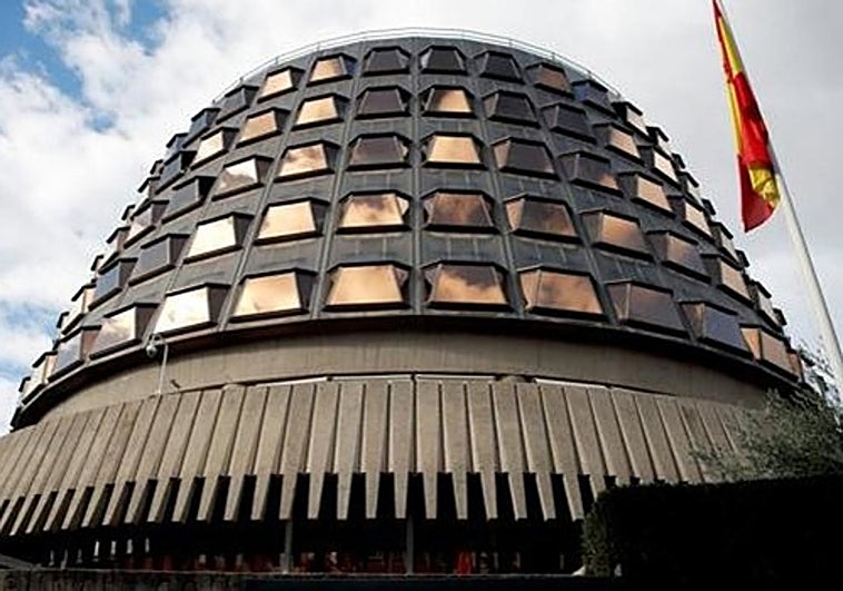 El Constitucional avala la ley de la eutanasia con dos votos en contra