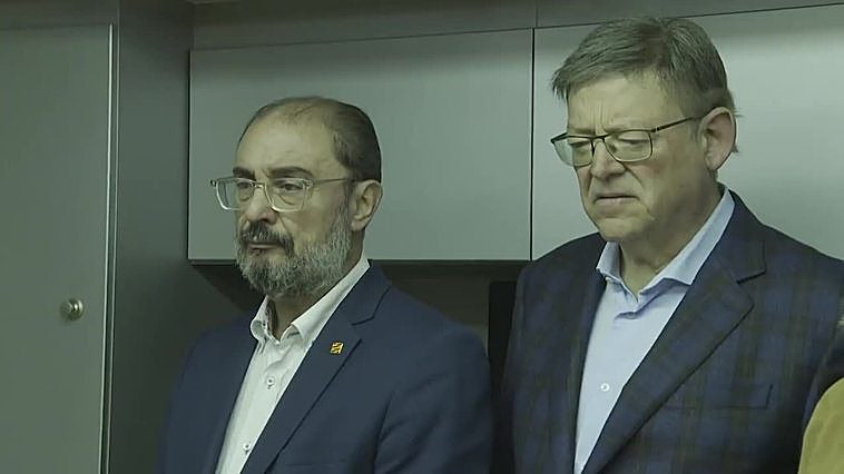 El "voraz" incendio de Villanueva de Viver, "estabilizado" dentro de su perímetro