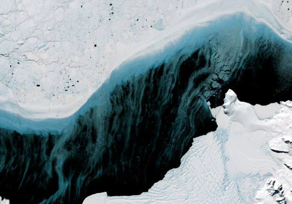 Imagen de Landsat 8 de una plataforma de hielo en descomposición en la Península Antártica